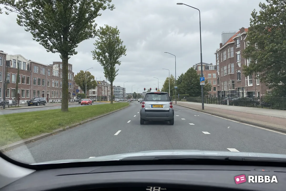 brommobiel in het verkeer
