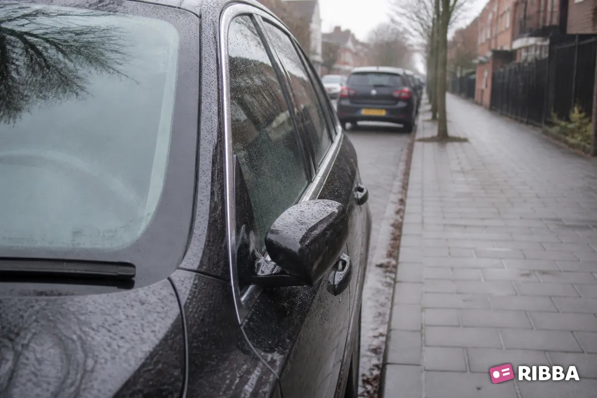 buitenspiegel in het verkeer