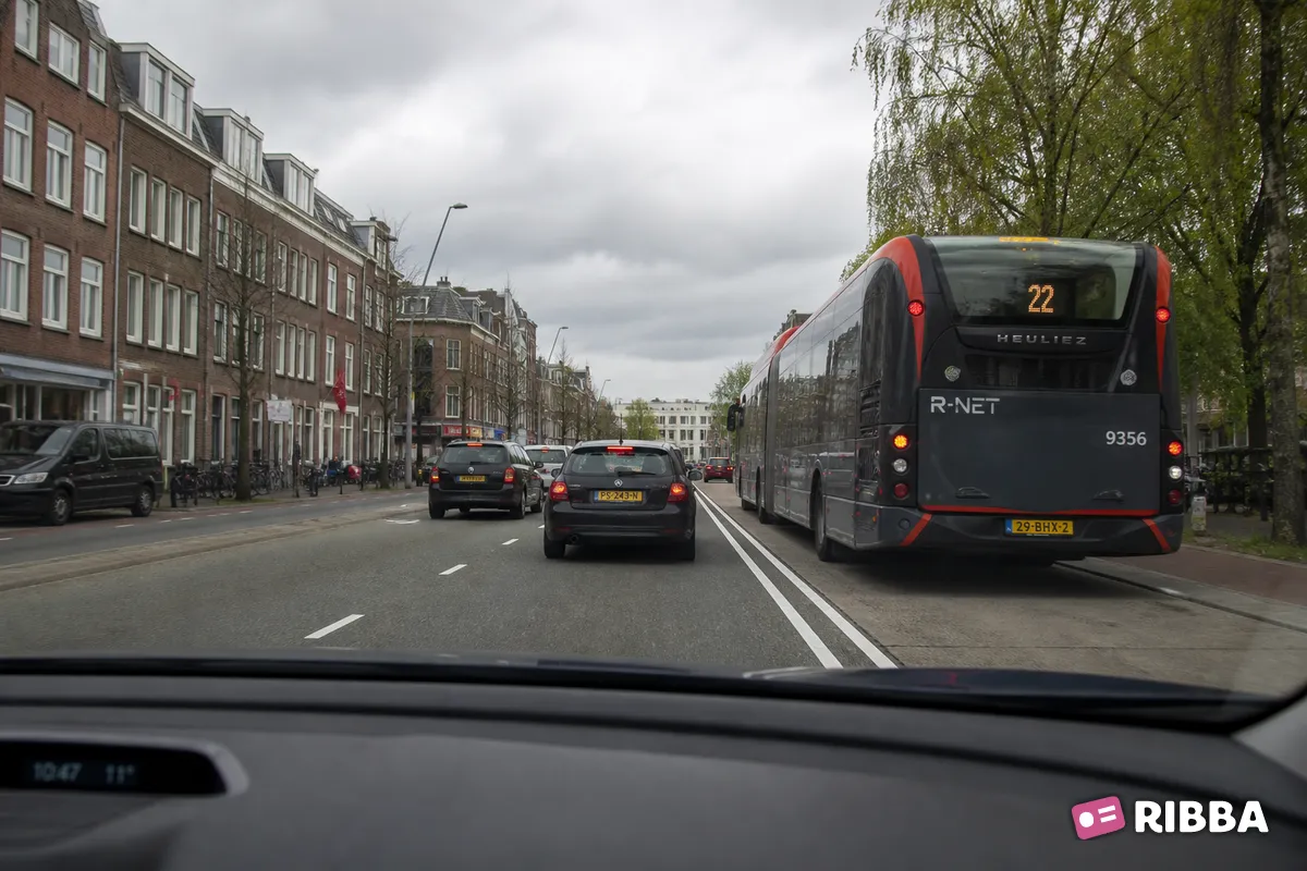 busstrook in het verkeer