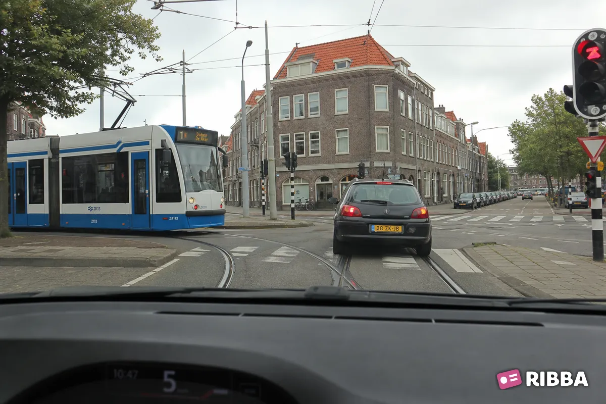 tramkruising in het verkeer