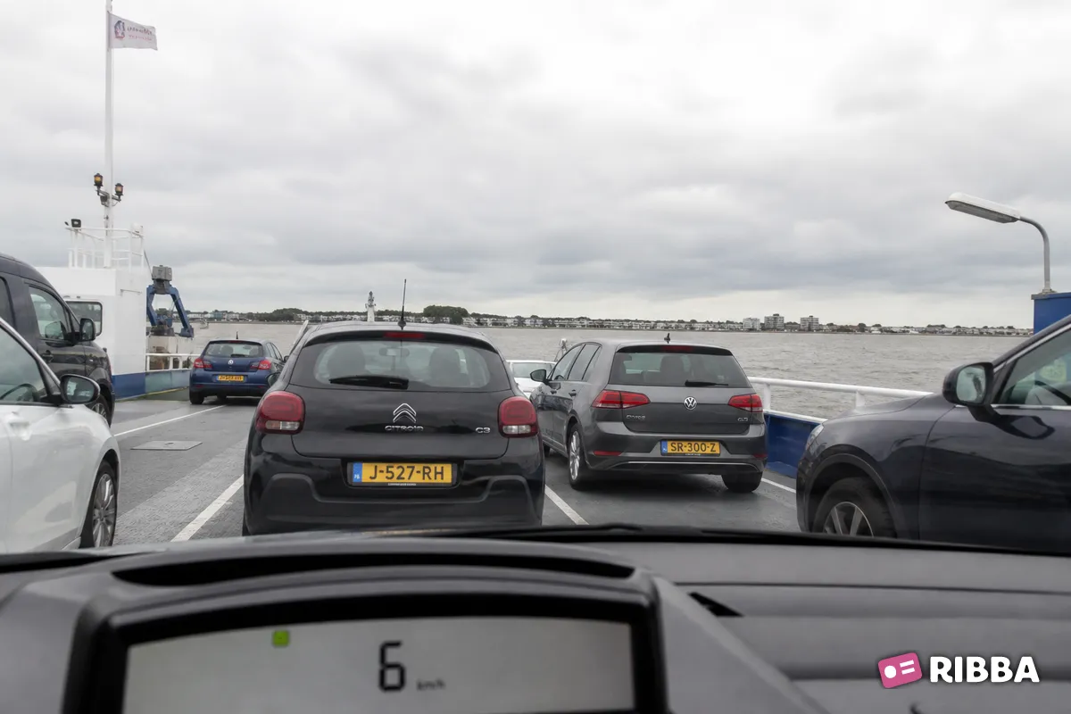 veerpont in het verkeer