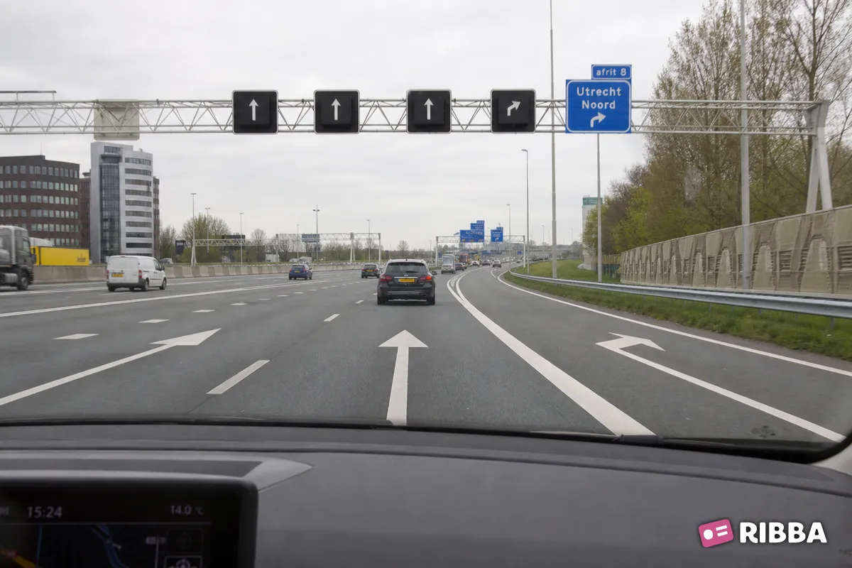vooraanduiding in het verkeer