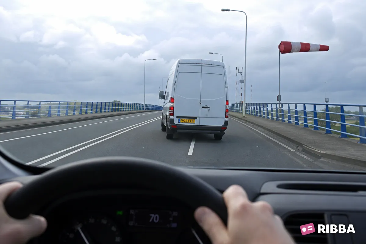 zijwind in het verkeer