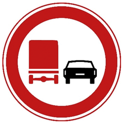 Verkeersbord F3: Verbod voor vrachtauto's om motorvoertuigen in te halen