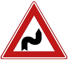 Verkeersbord J4: S-bocht(en), eerst naar rechts