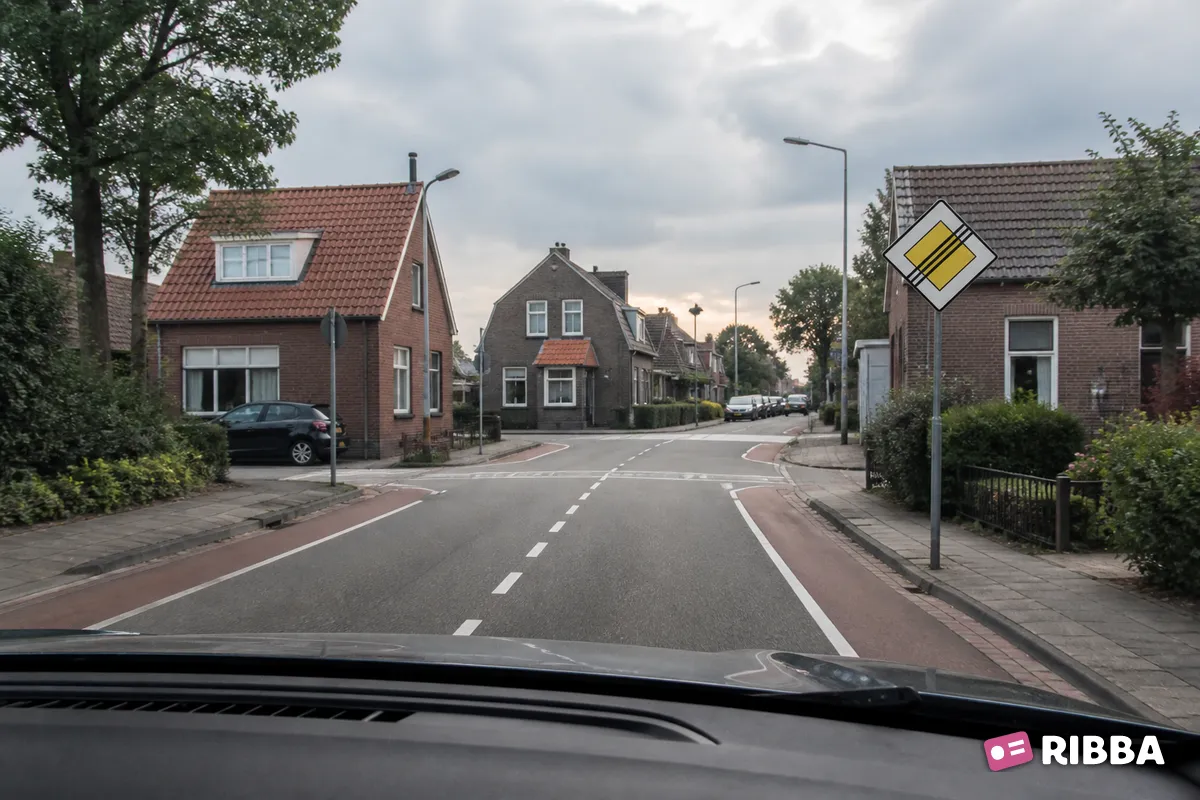 Bord B2 Einde voorrangsweg langs een Nederlandse weg