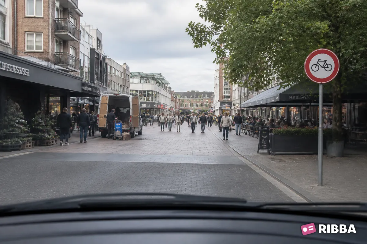 Bord C14 Gesloten voor fietsen en voor gehandicaptenvoertuigen zonder motor langs een Nederlandse weg