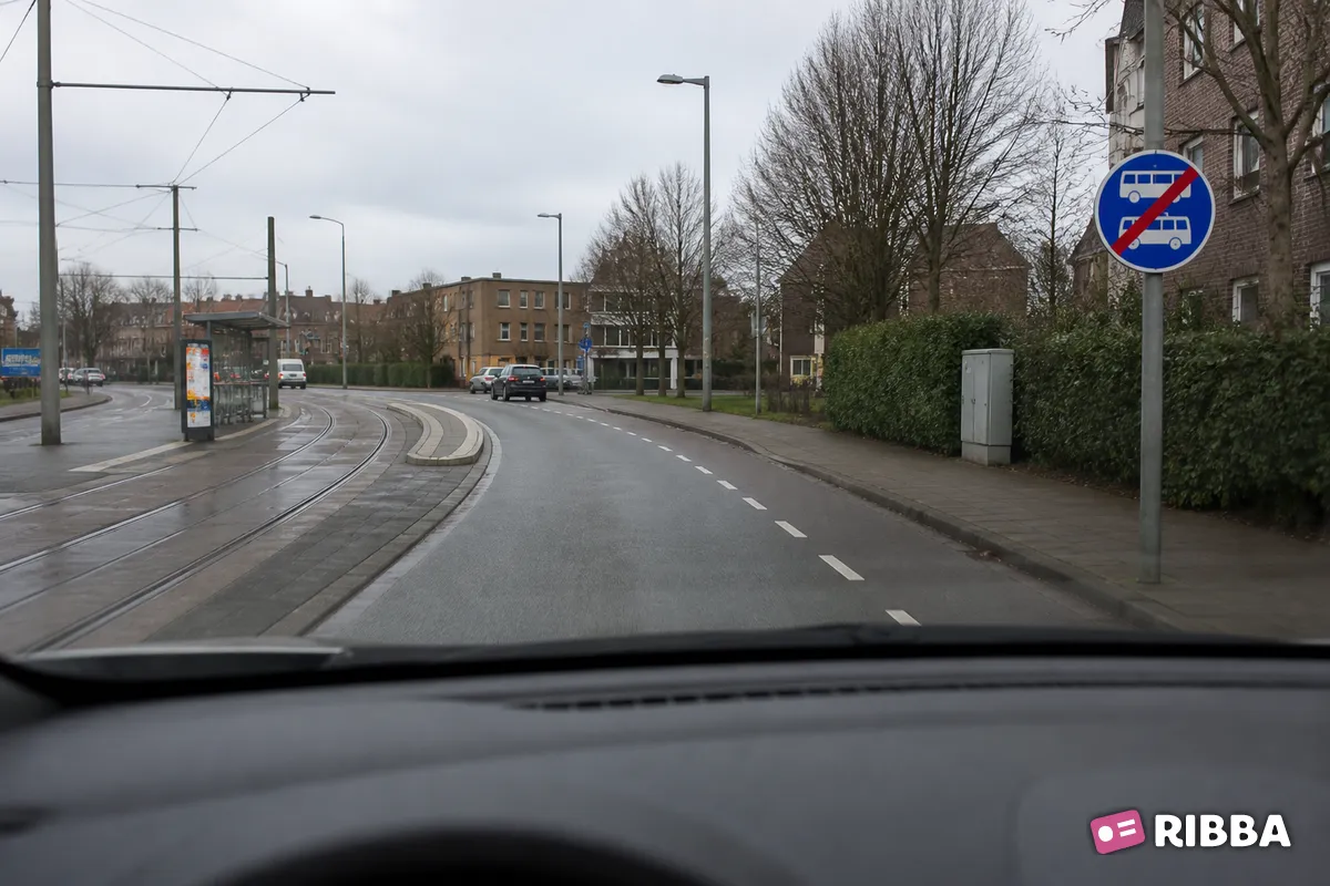 Bord F18 Einde bus- en trambaan of -strook langs een Nederlandse weg