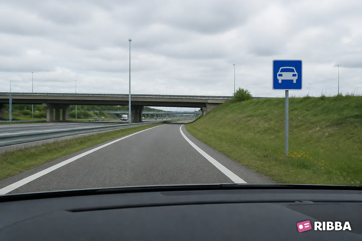 Bord G3 Autoweg langs een Nederlandse weg