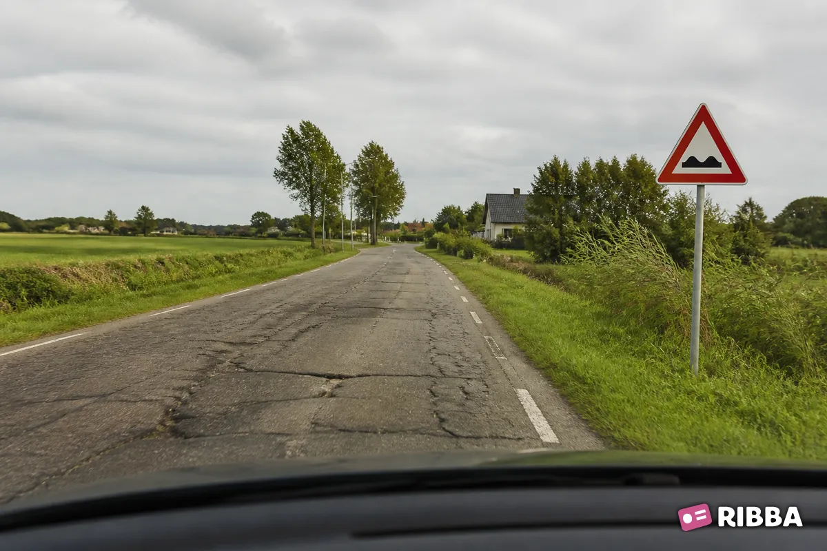 Bord J1 Slecht wegdek langs een Nederlandse weg