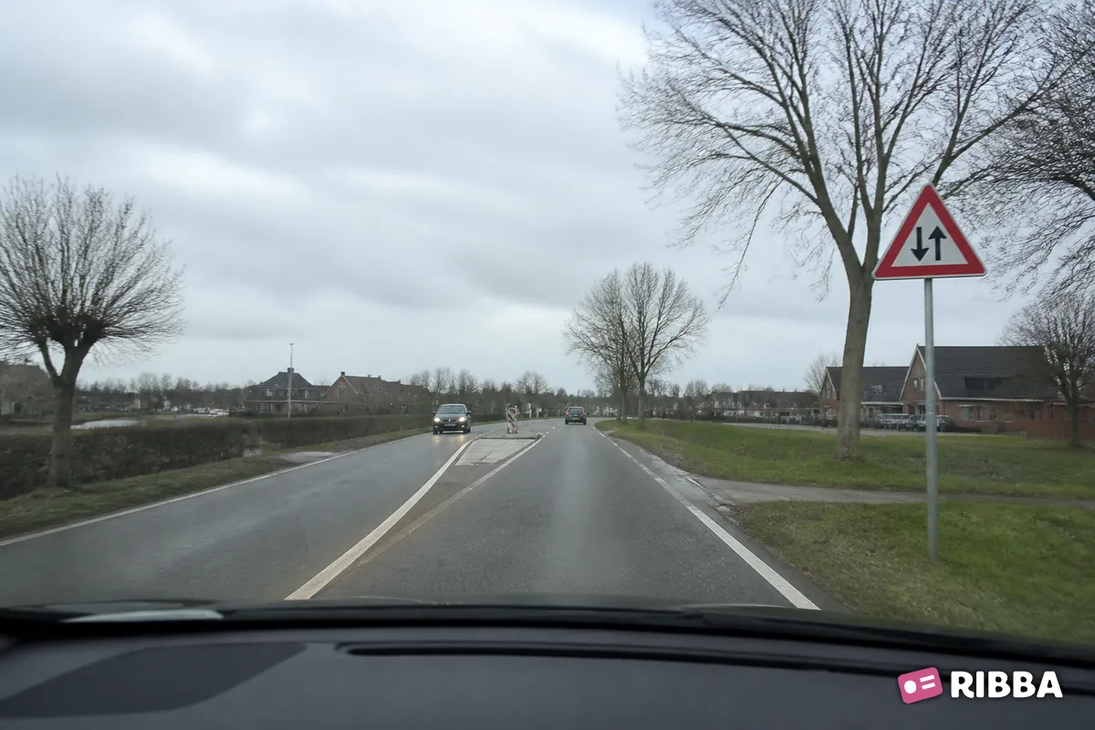 Bord J29 Tegenliggers langs een Nederlandse weg